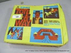 FORT TOTE-A-WAY VINTAGE PLAY SET