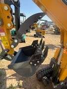 2025 CFG MINI EXCAVATOR MODEL: MX20R - RATO GASOLINE ENGINE, S/N: MX20R2025X0000081 (KEY)