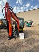 2025 CFG MINI EXCAVATOR MODEL: QNT50R - RATO GASOLINE ENGINE, S/N: QNT50R25040500002 (KEY)