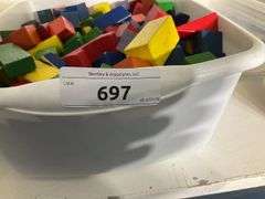 PLASTIC TOTE WOODEN BLOCKS