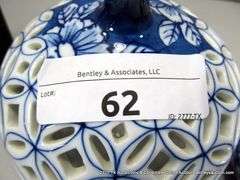 LOT: CERAMIC VASE & POTPOURRI BOWL