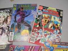 COMIC GRAB BAG: DC/CATWOMAN DEFIANT