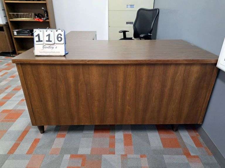 WOOD DESK W/ RETURN