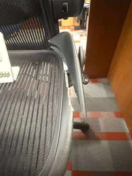 HERMAN MILLER AERON BLACK CHAIR