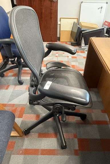 HERMAN MILLER AERON BLACK CHAIR