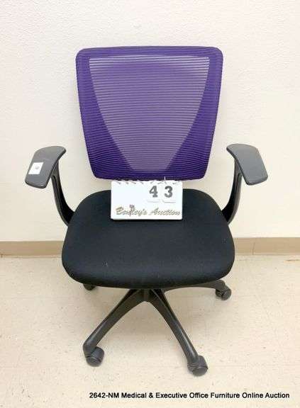 PURPLE/BLACK OFFICE CHAIR ON CASTERS