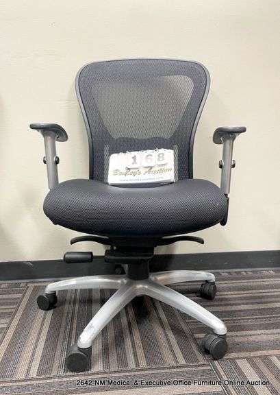9-5 BLACK ARM CHAIR ON CASTERS