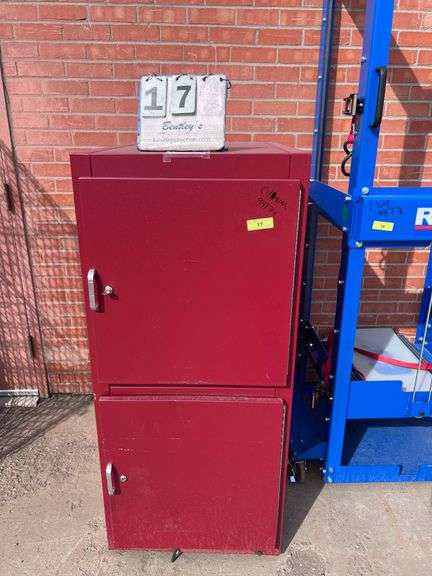 METAL EQUIPMENT CABINET