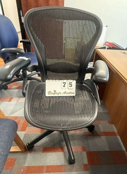 HERMAN MILLER AERON BLACK CHAIR