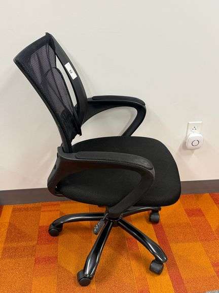 BLACK CASTERED ARM CHAIR