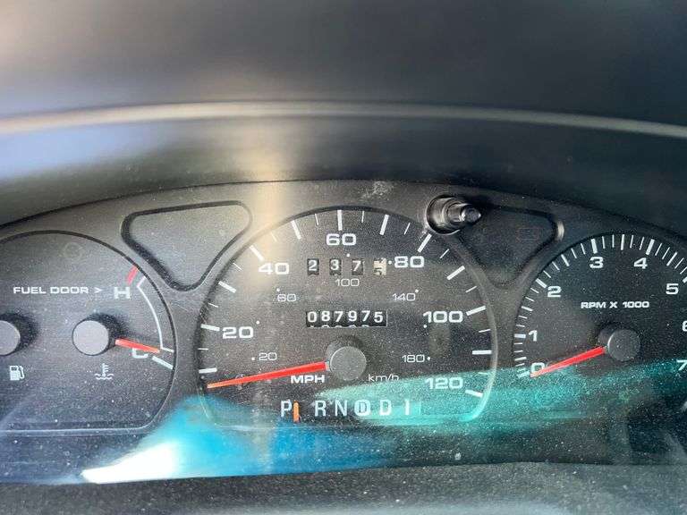 2001  FORD  TAURUS  SE / SE-2 VALVE  SEDAN  87,975 MILES