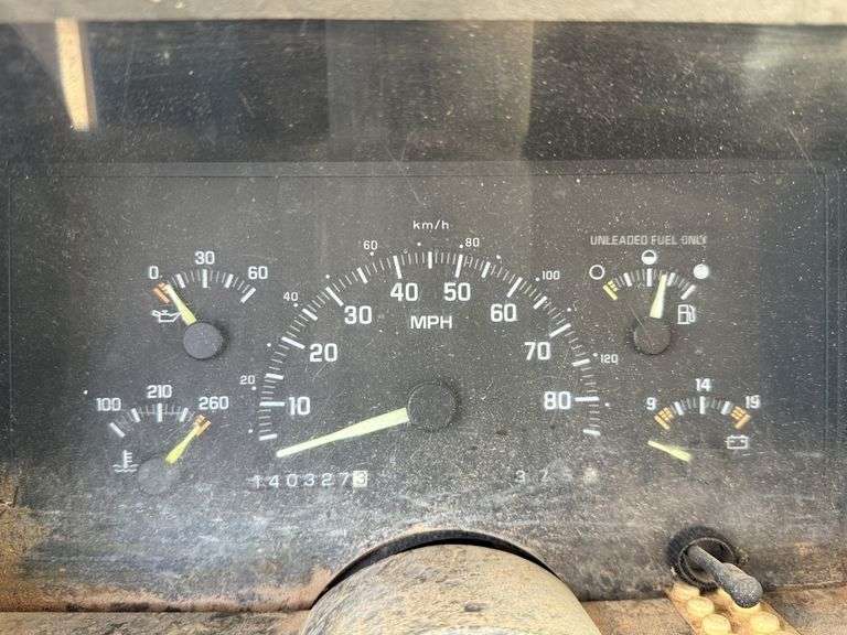 1993  CHEVROLET  GMT-400  1/2 TON  PICKUP W/ LIFT GATE  140,327 MILES