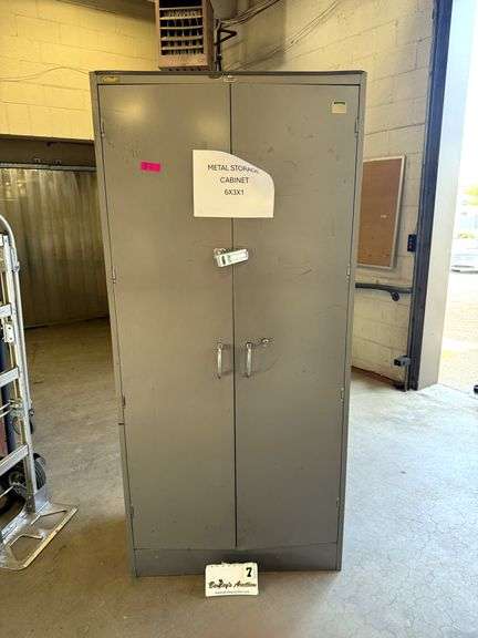 METAL 2 DOOR CABINET