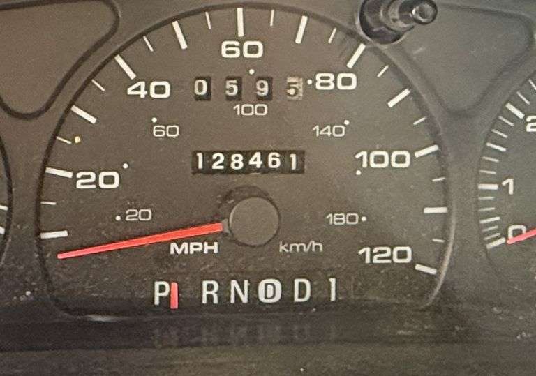 2003  FORD  TAURUS  SEDAN  128,460 MILES