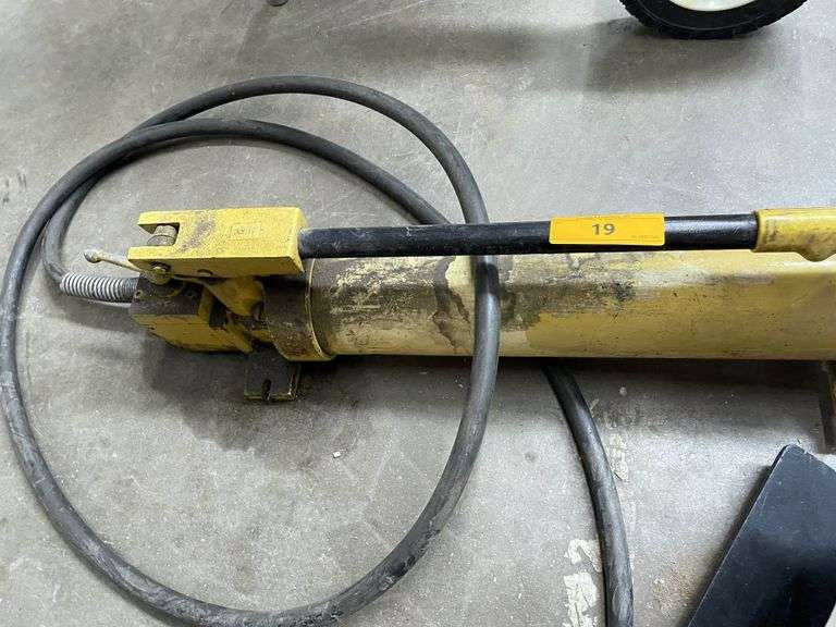 ENERPAC P39-ULTIMA STEEL HAND PUMP