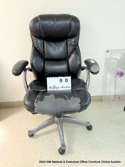 BLACK ARM OFFICE CHAIR ON CASTERS