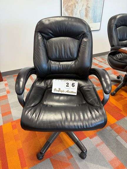 BLACK LEATHER ARM CHAIR W/ CASTERS