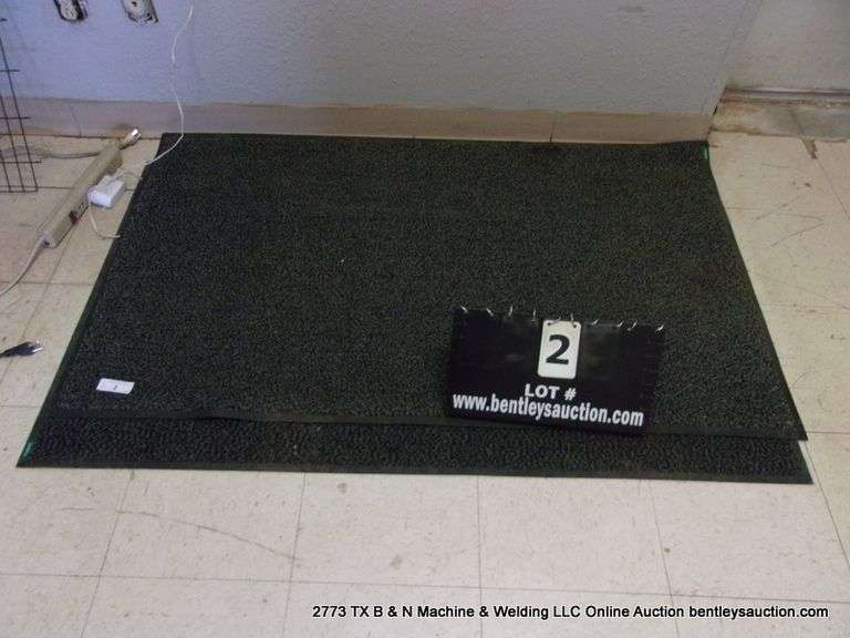 LOT: 3' X 5' RUBBER FLOOR MATS