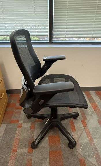 BAYSIDE BLACK OFFICE CHAIR
