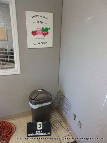 SMALL TRASHCAN W/ LEVER TOP