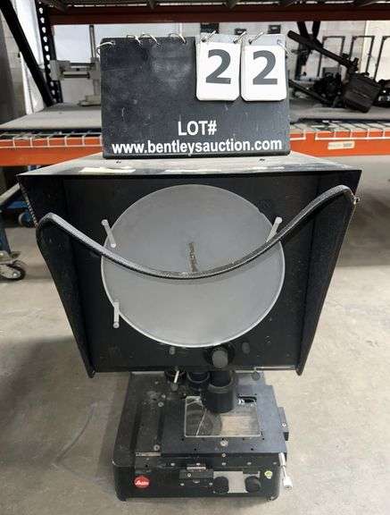 LEITZ OPTICAL COMPARATOR