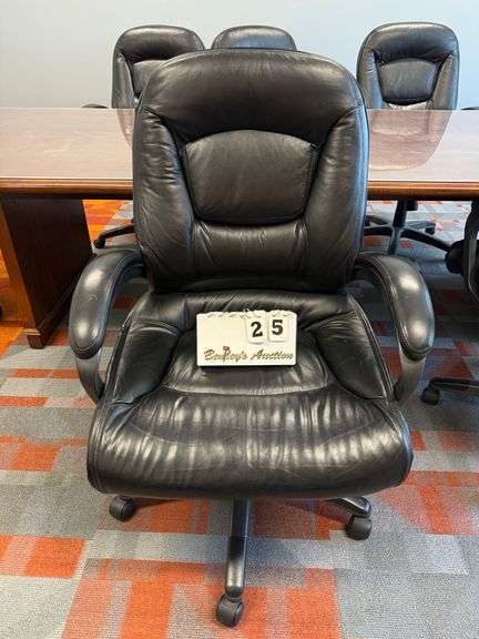 BLACK LEATHER ARM CHAIR W/ CASTERS