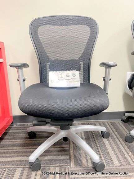 9-5 BLACK ARM CHAIR ON CASTERS