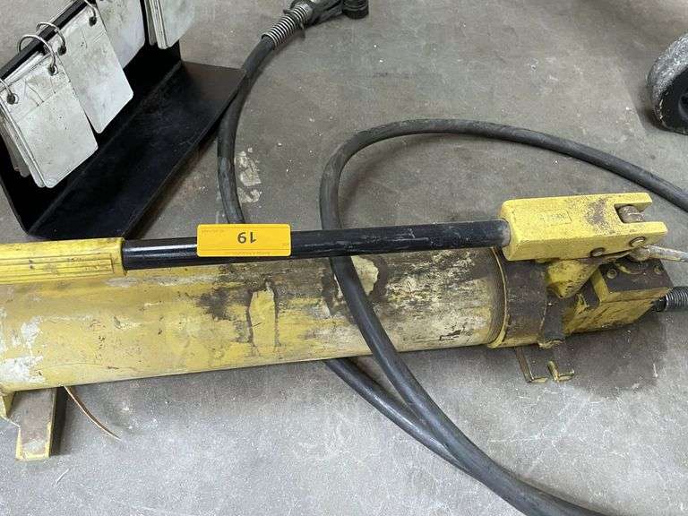 ENERPAC P39-ULTIMA STEEL HAND PUMP