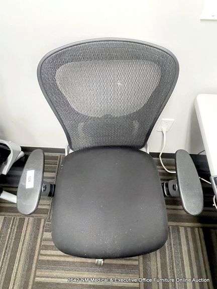 9 - TO - 5 SEATING BLACK OFFICE CHAIRS ON CASTERS