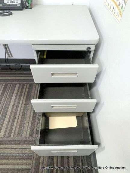 DESK & OVERHEAD BIN