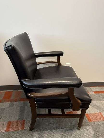 BLACK LEATHER ARM CHAIR