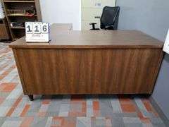WOOD DESK W/ RETURN