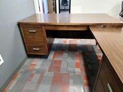 WOOD DESK W/ RETURN