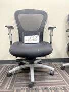 9-5 BLACK ARM CHAIR ON CASTERS