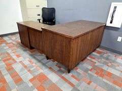 WOOD DESK W/ RETURN