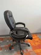 BLACK LEATHER ARM CHAIR W/ CASTERS