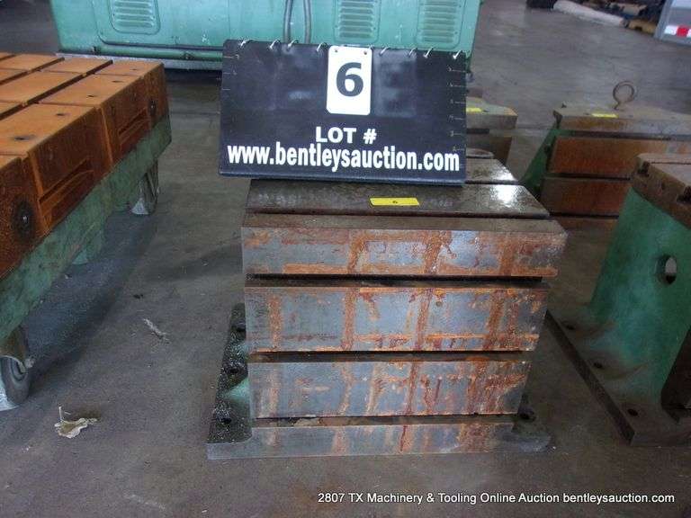 DEVLIEG T-SLOTTED 90° RIGHT ANGLE PLATE, 16 1/2" X 14" - BASE 16" X 16 1/2", S/N:B91040