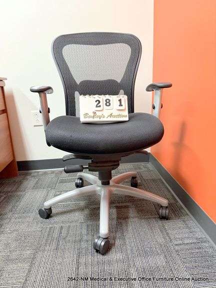 9-5 SEATING BLACK OFFICE CHAIR ON CASTERS