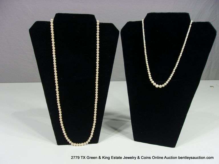 BAG: 2 FASHION VINTAGE STYLE PEARL NECKLACES