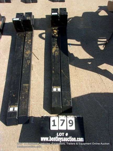 WOLVERINE BUCKET ATTACH 60" PALLET FORKS 4000 LB CAPACITY ATTACHMENT MODEL: TF2-66-4000G, S# ZW-0036