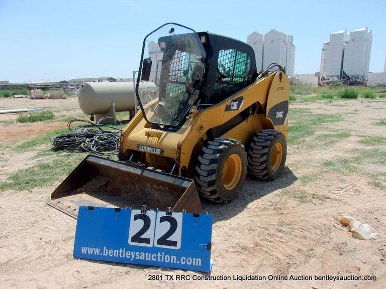 CATERPILLAR 246C SKID LOADER W/ BUCKET - 1,964 HRS, 1 KEY