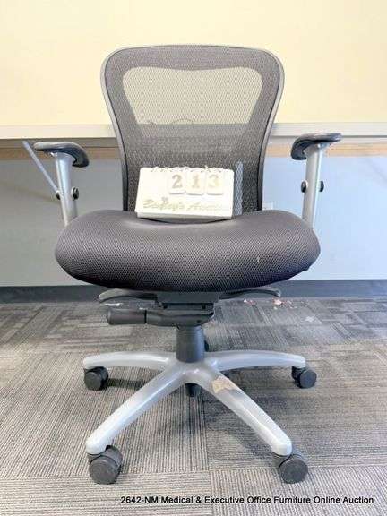 9-5 BLACK OFFICE CHAIR ON CASTERS