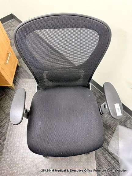 9-5 SEATING BLACK OFFICE CHAIR ON CASTERS
