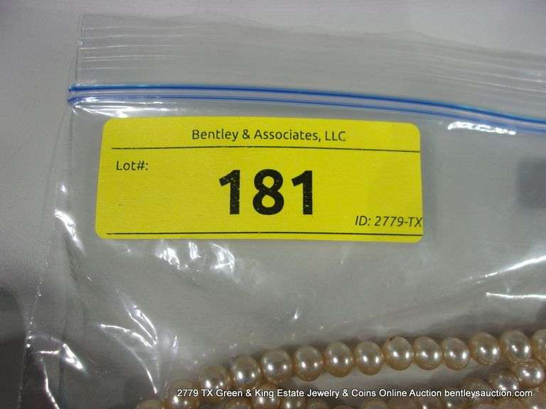 BAG: 2 FASHION VINTAGE STYLE PEARL NECKLACES