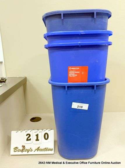 4 PLASTIC TRASHCANS