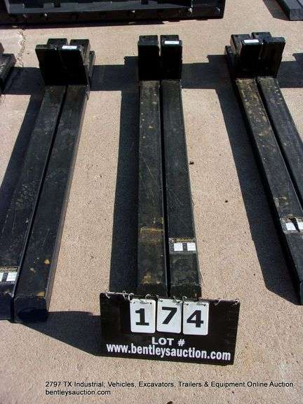 WOLVERINE BUCKET ATTACH 60" PALLET FORKS 4000 LB CAPACITY ATTACHMENT MODEL: TF2-66-4000G, S# ZW-0036