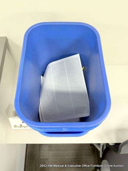 4 PLASTIC TRASHCANS