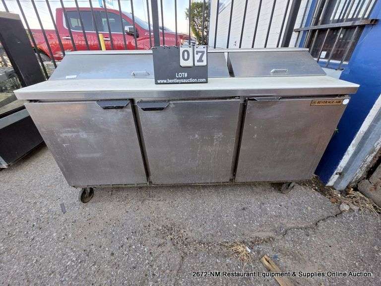 BEVERAGE AIR 3-DOOR PREP TABLE ON WHEELS