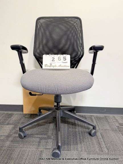BLACK OFFICE CHAIR ON CASTERS