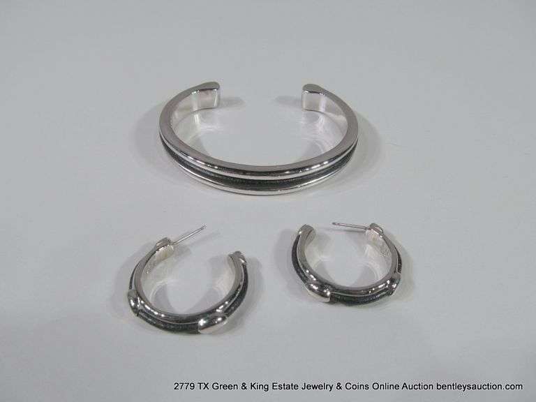 MATCHING SET: SILVER TONED BRACELET & EARRINGS W/ BLACK LEATHER GROOVE INLAY